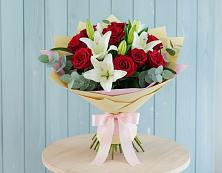 Букет цветов из:  Лилии и Розы в Кочубее