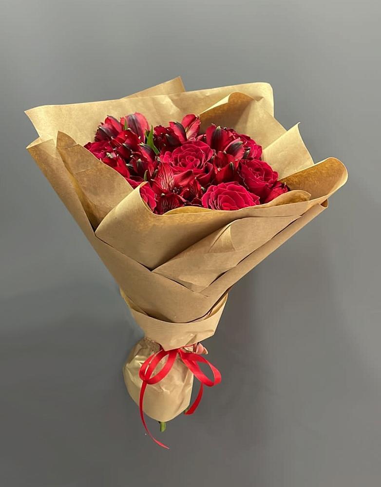 Букет цветов из: Альстромерии и Розы в Кочубее