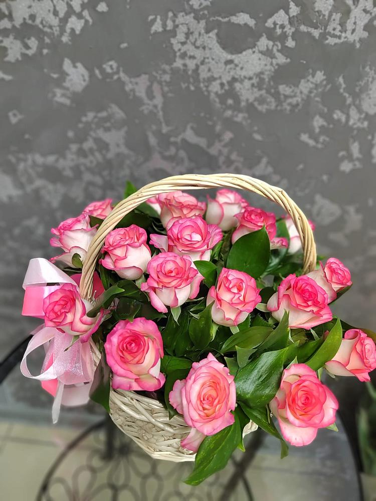 Цветочная композиция из Розы в корзине в Кочубее