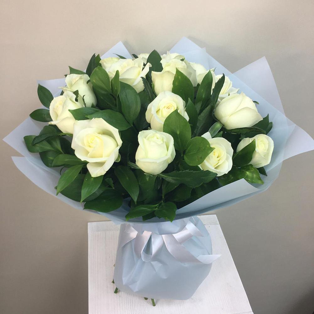 Букет 15 Белых роз Проуд в Кочубее