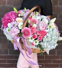 Цветочная композиция из Розы, Хризантемы, Пионы и Лизиантусы в корзине #REPLACE_PRED# Кочубее