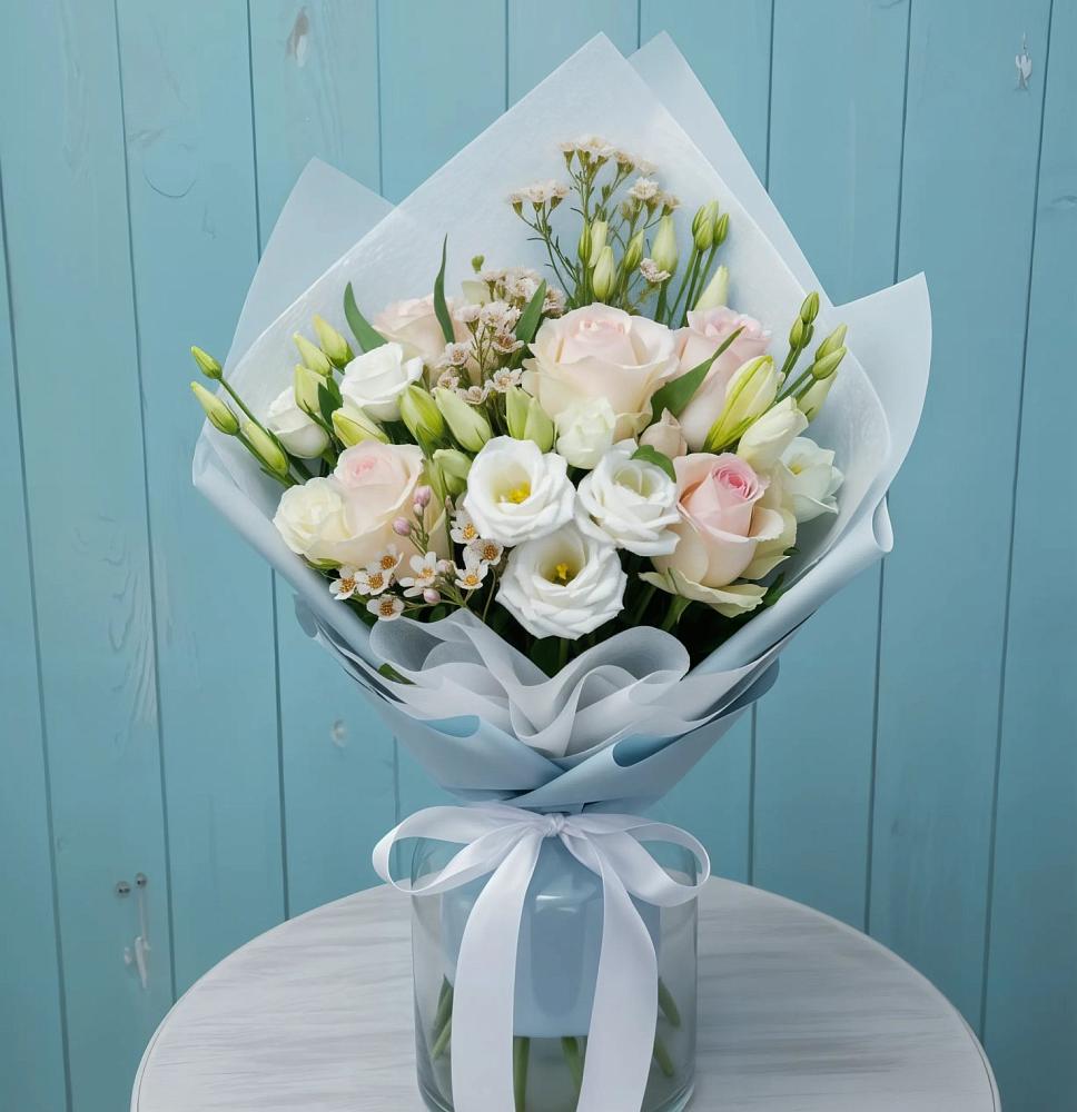 Букет цветов из: Розы и Лизиантусы в Кочубее