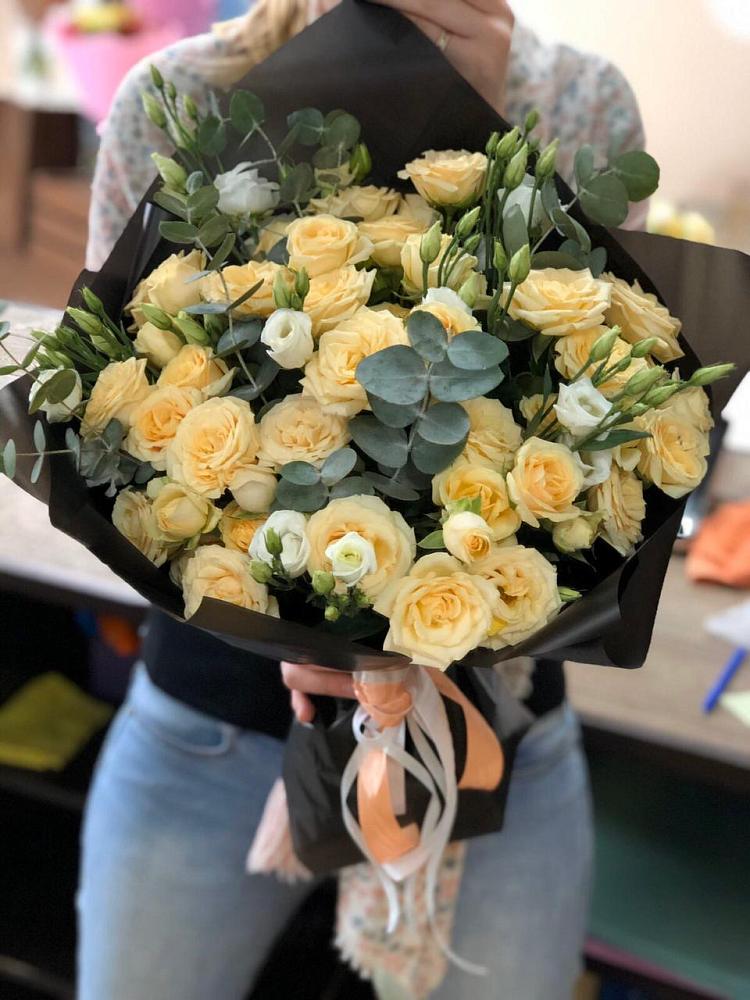 Букет цветов из: Розы и Лизиантусы в Кочубее