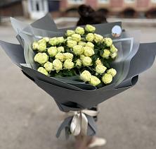 Букет Белые кустовые розы Солинеро в Кочубее
