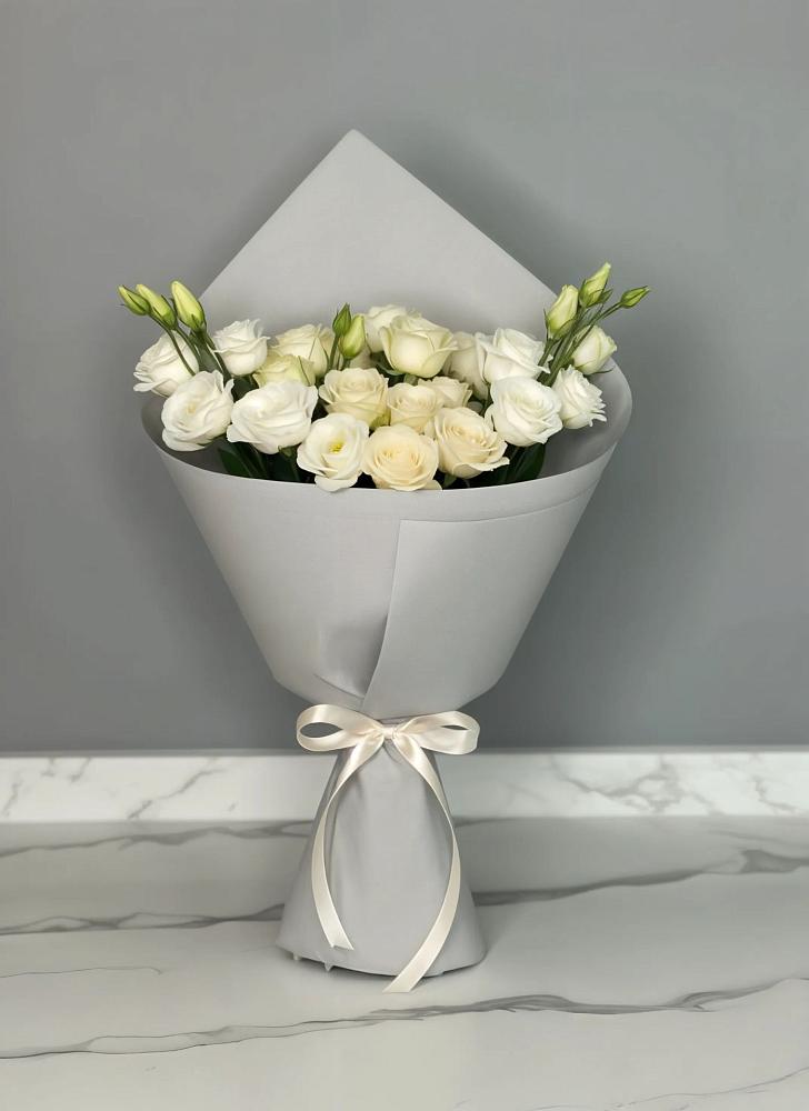 Букет цветов из: Розы и Лизиантусы в Кочубее