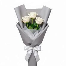Букет 3 белые розы в Кочубее