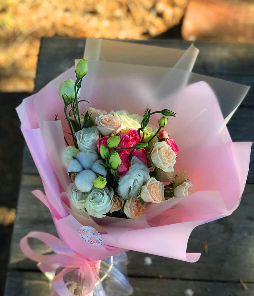 Букет цветов из: Розы и Лизиантусы в Кочубее