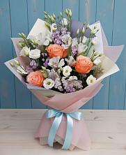 Букет цветов из:  Лизиантусы, Розы, Альстромерии и Гипсофила в Кочубее