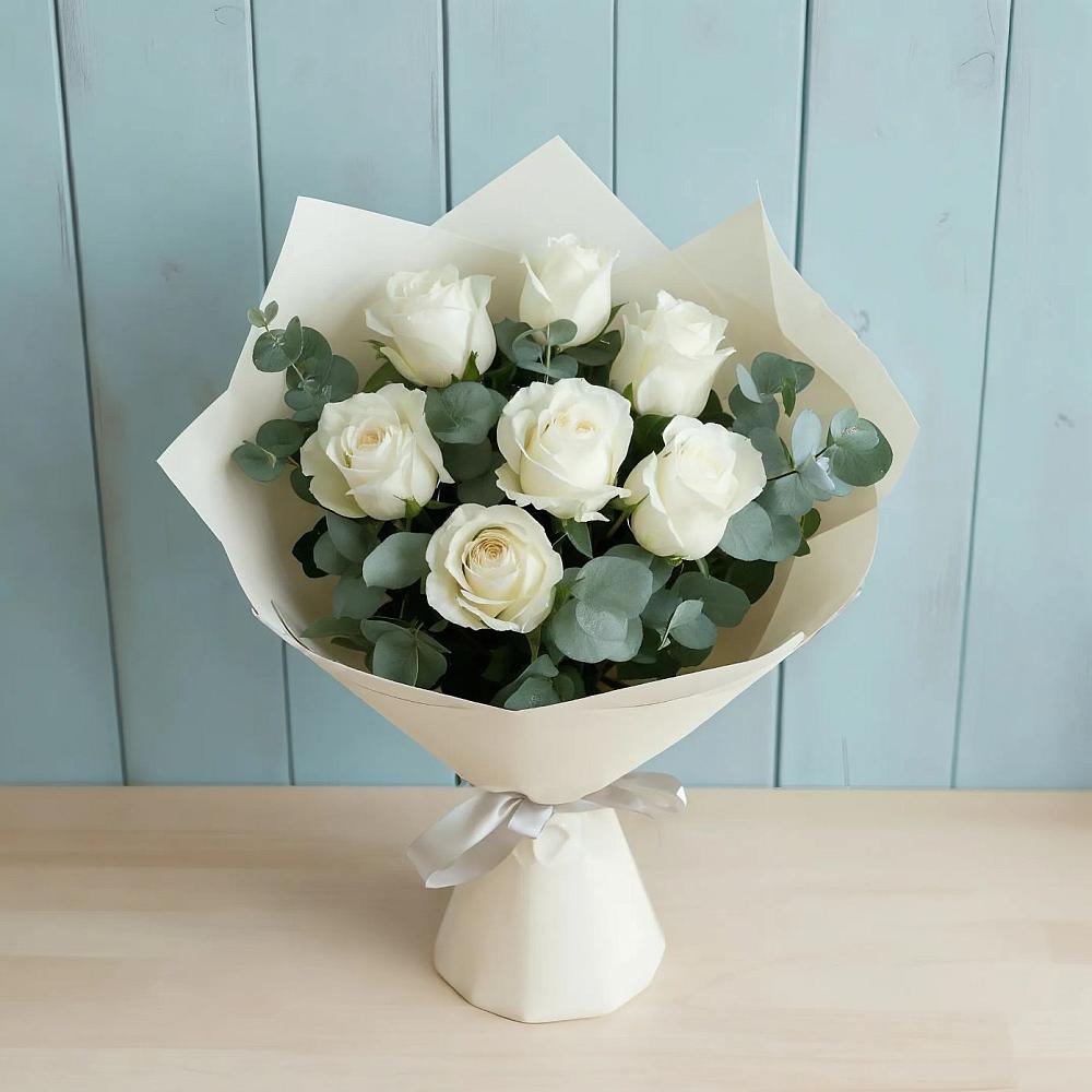 Букет Белые розы в Эвкалипте в Кочубее