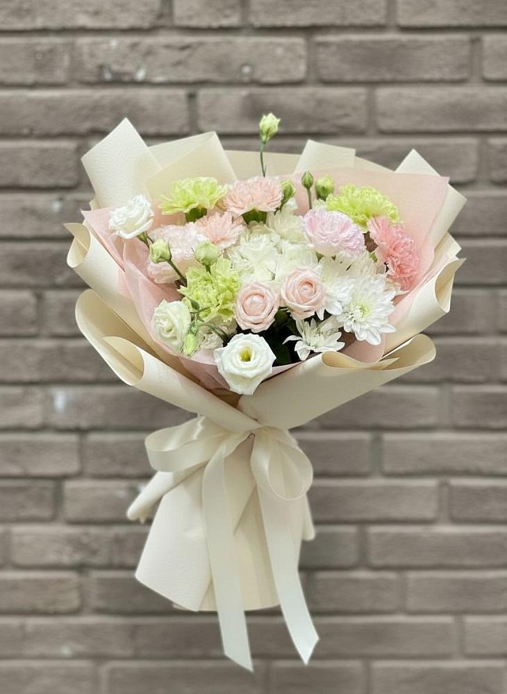 Букет цветов из: Гвоздики, Розы, Лизиантусы и Хризантемы в Кочубее