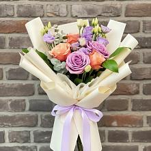 Букет цветов из:  Лизиантусы и Розы в Кочубее