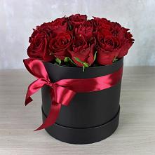 Цветочная композиция из Розы в шляпной коробке в Кочубее