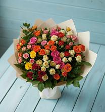 Букет Микс из разноцветных кустовых роз в Кочубее